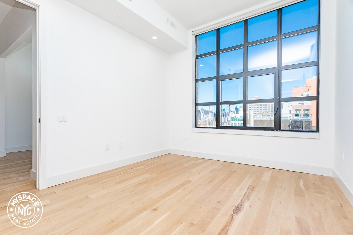 Foto principal - 41-21 28th St