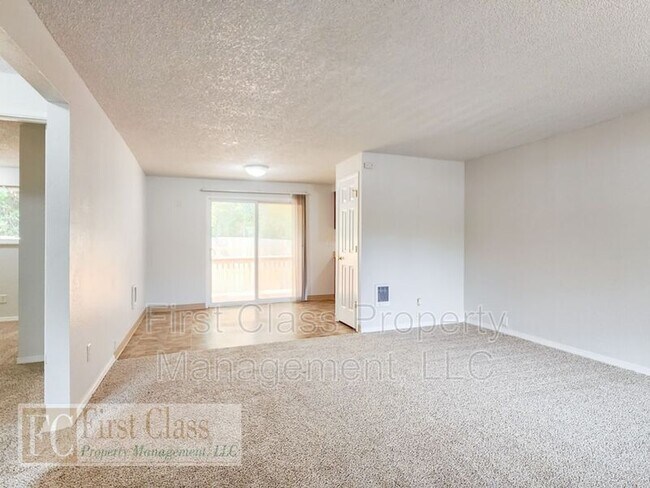 Foto del edificio - 10975 SW Hall Blvd