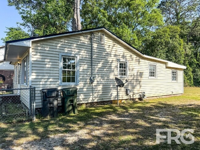 Building Photo - 610 3rd St