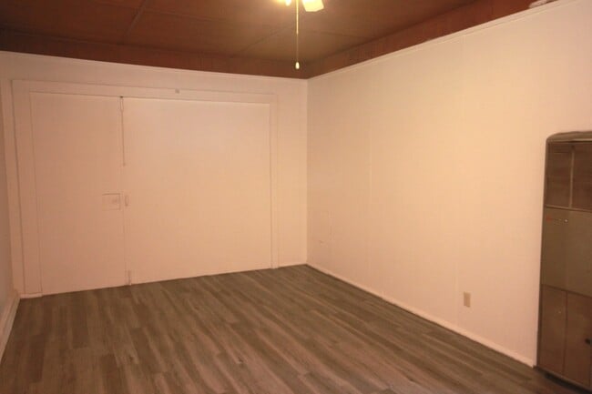 Building Photo - 435 Iowa Ave
