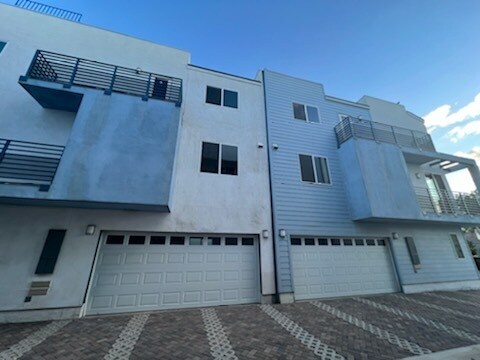 Building Photo - 14614 Archwood St