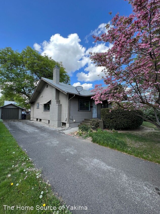 3 br, 1 bath House 206 S 31st Avenue House Rental in Yakima, WA