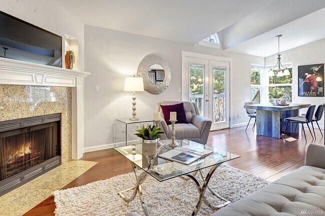 living room - 14715 SE 24th St