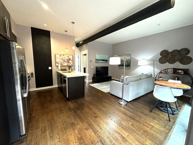 Foto del edificio - Stunning 1-Bedroom Condo at IceHouse with ...