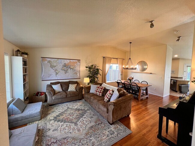 Foto del edificio - 4412 Ingleside Dr SE