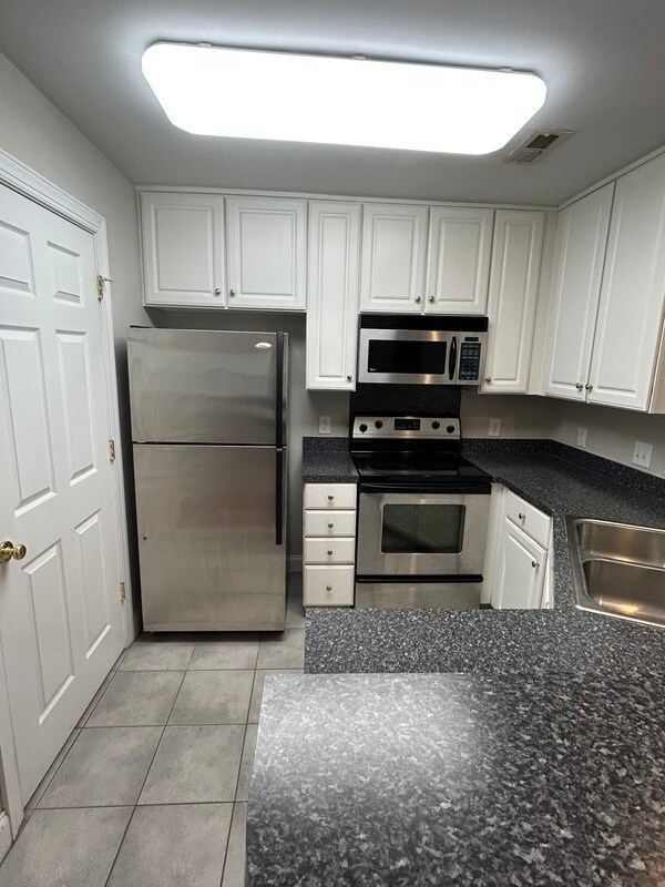 Building Photo - 6794 Mallard Park Dr