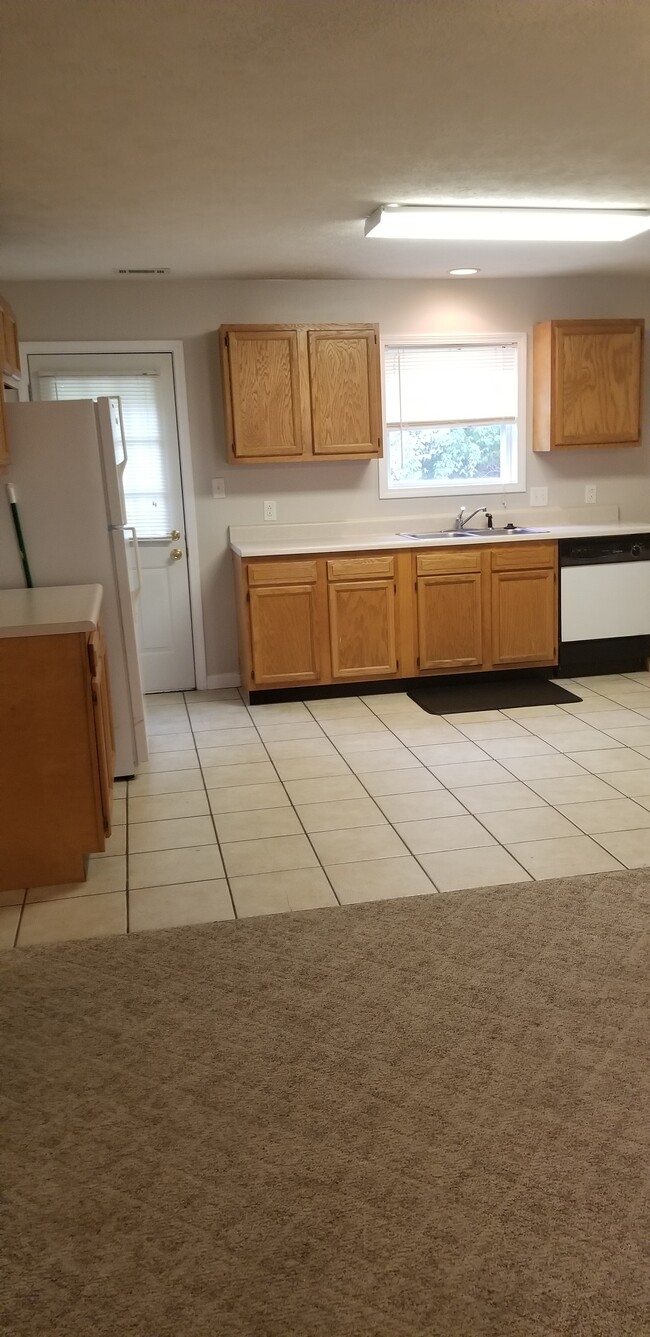 Building Photo - 302 N Ferne Clyffe Rd