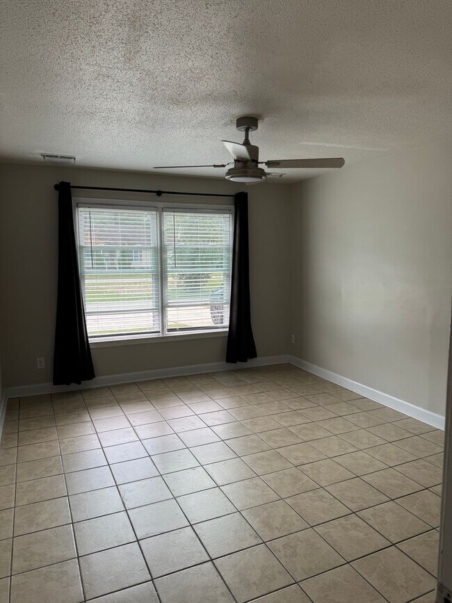 Building Photo - Charming 3BR House in Fayetteville