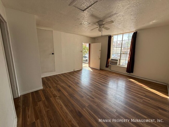 Building Photo - 1526 Yandell Dr