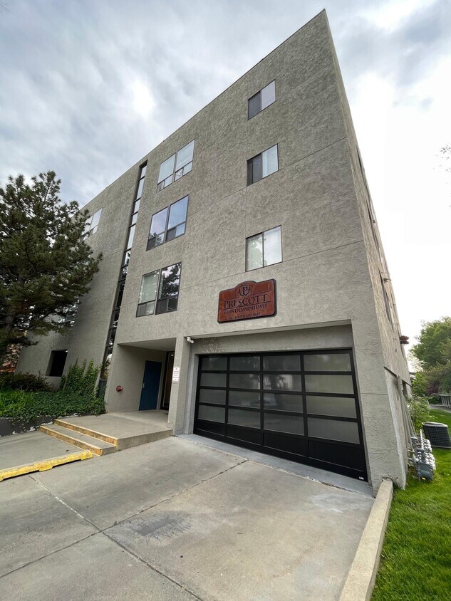 Front of building - 160 600 E