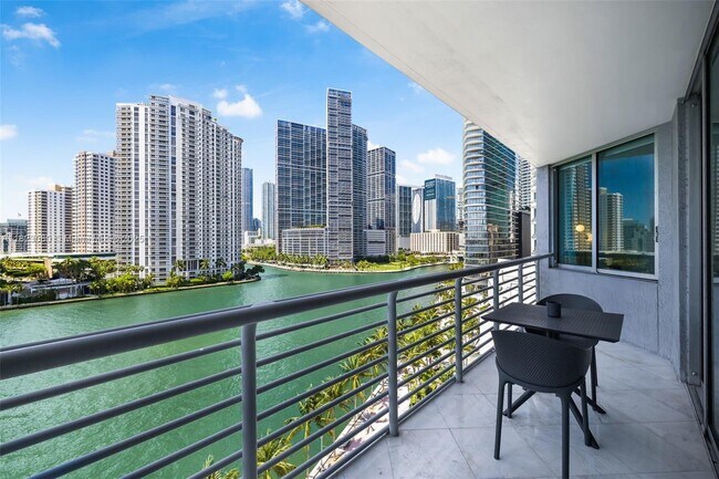 Building Photo - 325 S Biscayne Blvd