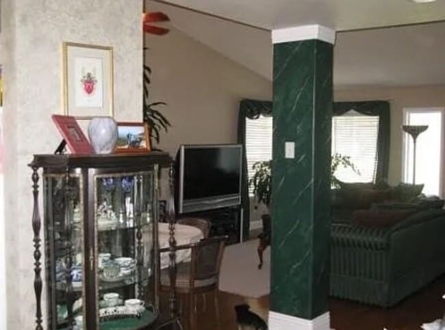 Building Photo - Lovely One Level home in Valencia!