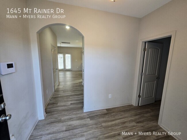 Building Photo - 1645 Mount Rainer Dr