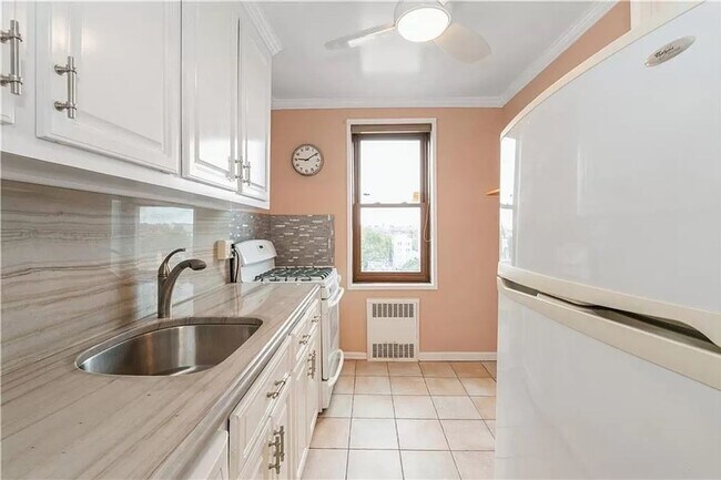 Building Photo - Spacious 1 bedroom 1 bathroom