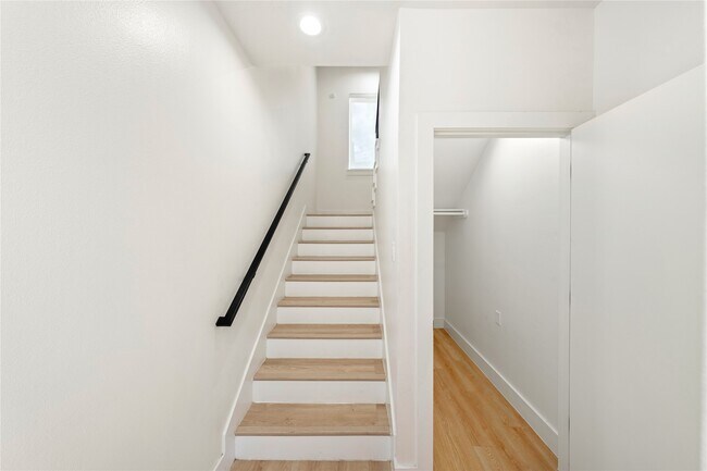 Building Photo - 3012 Delano St