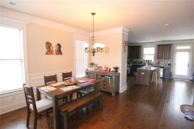 Foto del edificio - 1660 Jardin Ct