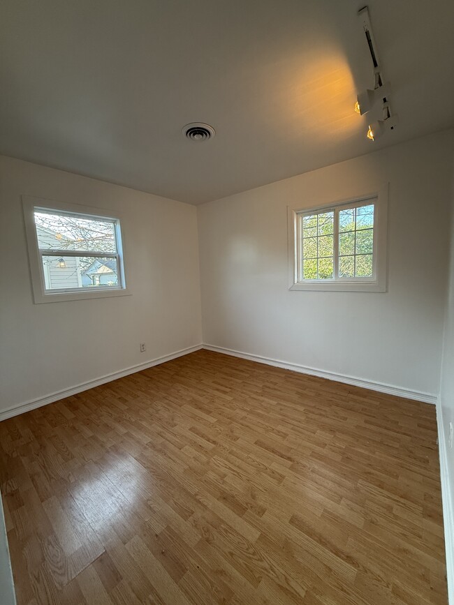 Building Photo - 2600 Bingham Ave