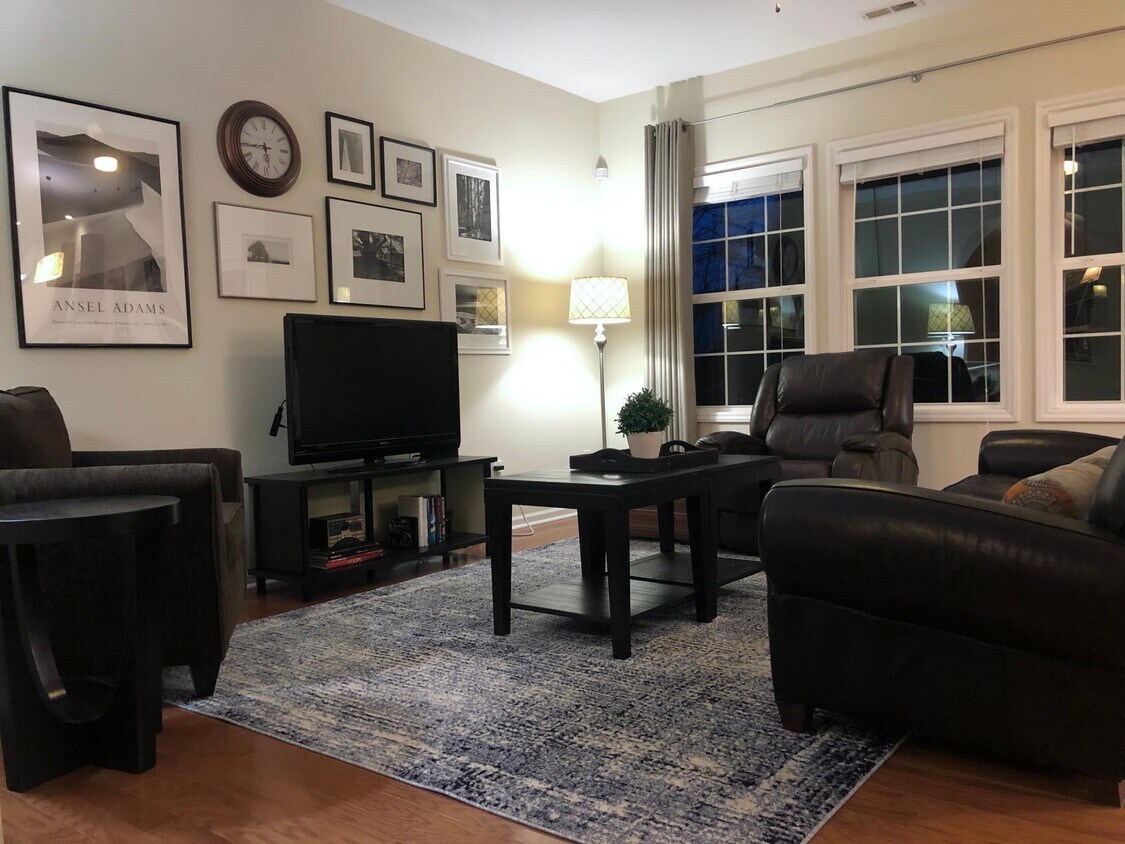 Primary Photo - 110 Parsons Green Ct
