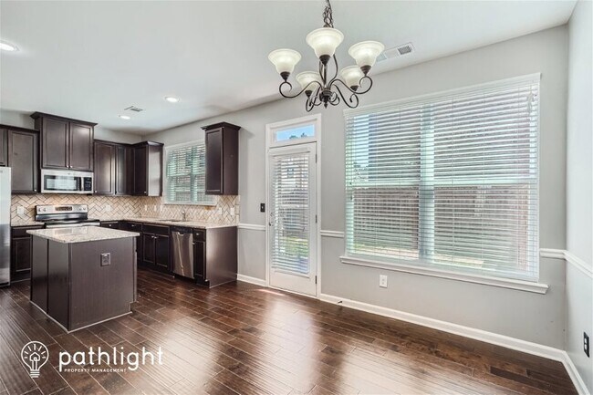 Foto del edificio - 3000 Clear View Ln