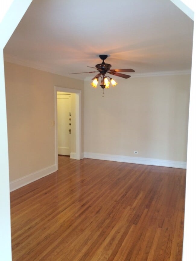 Building Photo - South Shore Manor