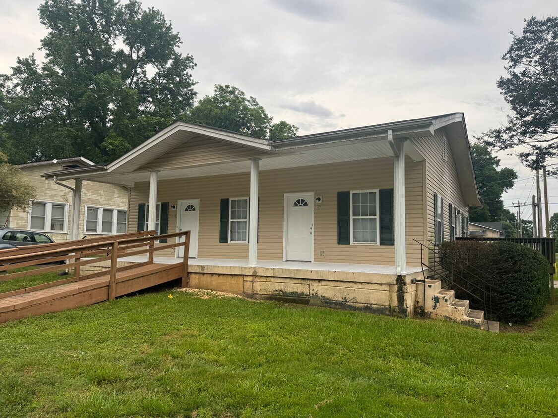 Foto principal - 126 Woodside Ave