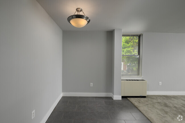 2BR, 2BA - 990SF - Comedor - Dupont Towers