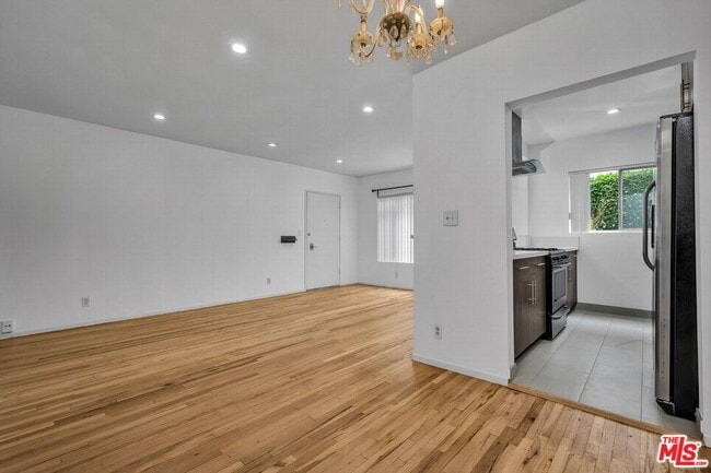 Foto del edificio - 149 S Hayworth Ave