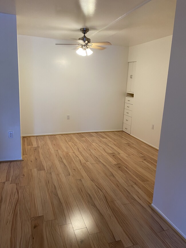 Office Nook - 432 Girard St