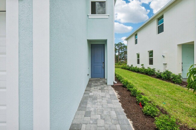 Building Photo - 5730 SE Edgewater Cir