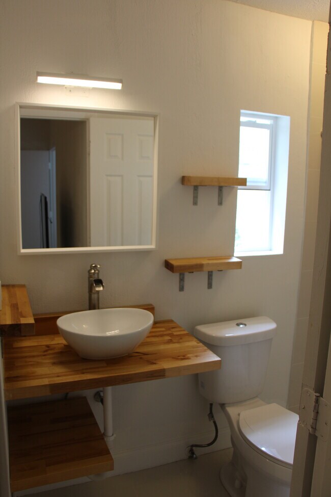 Foto del edificio - 227 NW 59th St