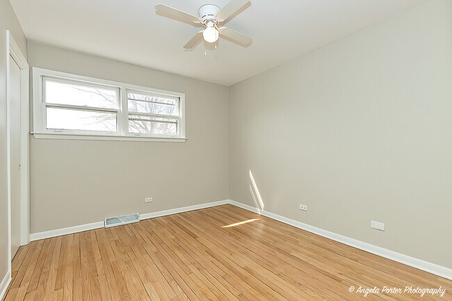 Dormitorio - 410 W Mueller St