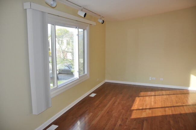 Building Photo - 415 Harrison Ct