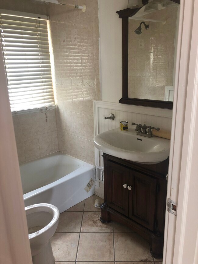 Bathroom - 832 E Henry St