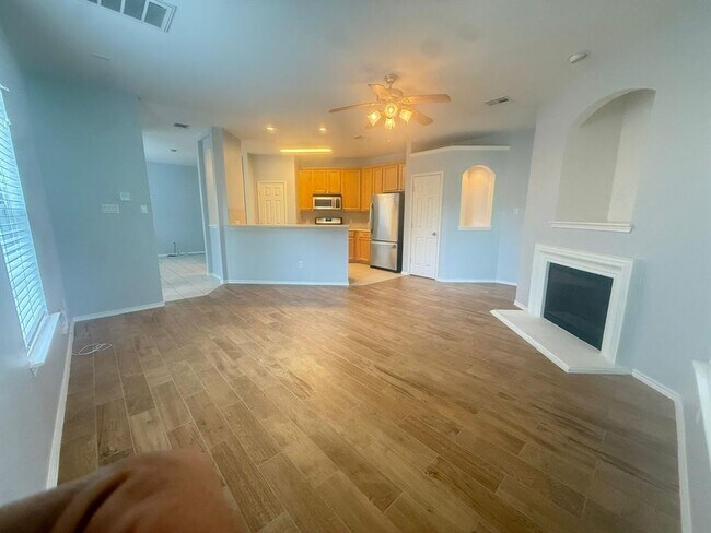 Foto del edificio - 1900 Scofield Ridge Pkwy