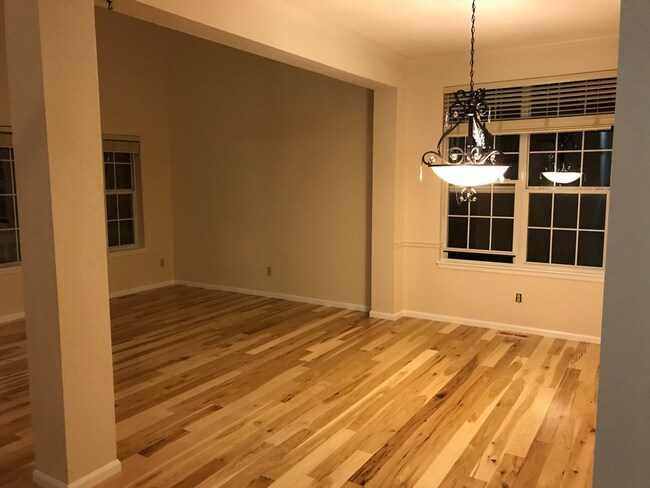 Foto del edificio - Single Family home located in Desirable Home Farms neighborhood