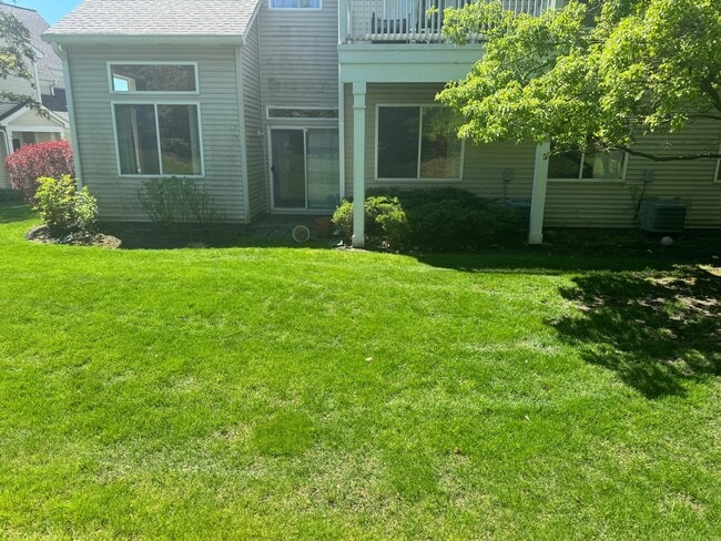 Building Photo - 3130 Autumn Lake Dr