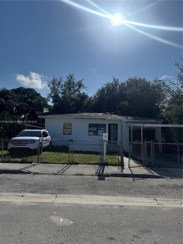 Foto principal - 6800 NW 2nd Ct