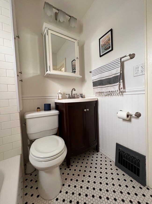 bathroom - 29 Leon St