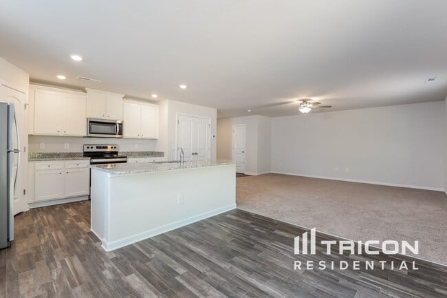 Building Photo - 4615 Hazelburn Dr