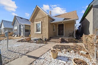 Building Photo - 1327 Spruce St