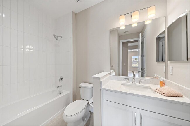 Foto del edificio - 2329 Blue Mahoe Ln