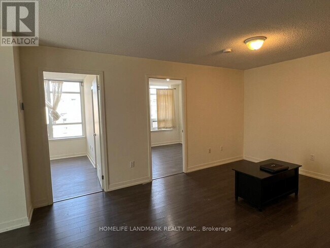 Photo du bâtiment - 812 Lansdowne Ave