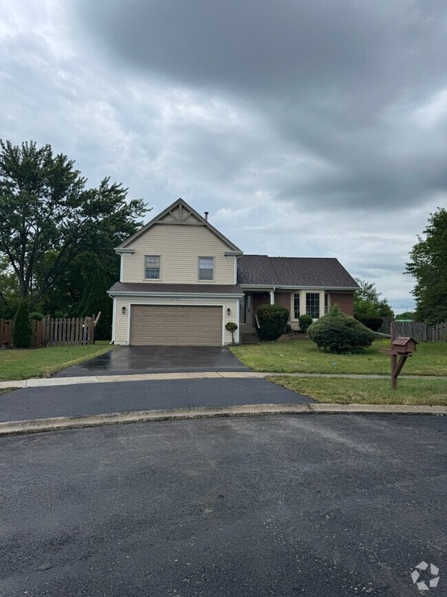Building Photo - 2404 Kenmore Ct
