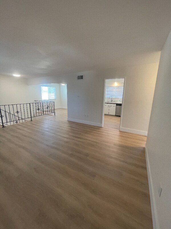 Foto del edificio - 563 S Fashion Park St