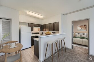 Building Photo - Lakeline Apartments