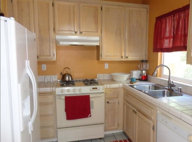 Building Photo - 678 Santa Ana Cir