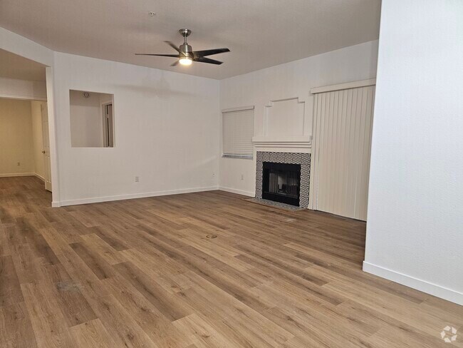 Building Photo - 15050 N Thompson Peak Pkwy