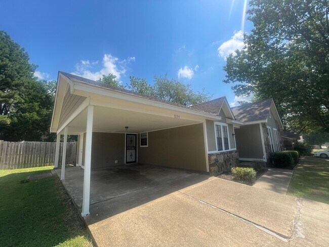 Building Photo - $500 OFF FIST MONTH'S RENT!