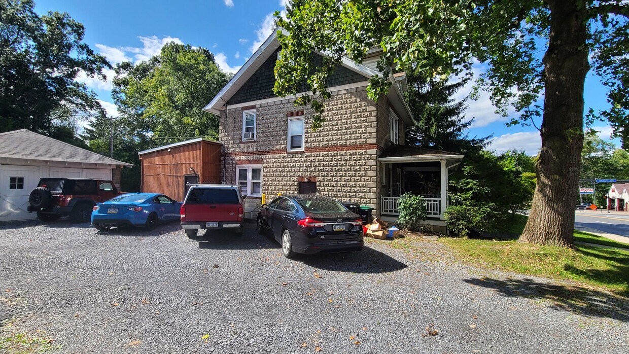 Building Photo - 3-Bedroom Student Rental on North Atherton...