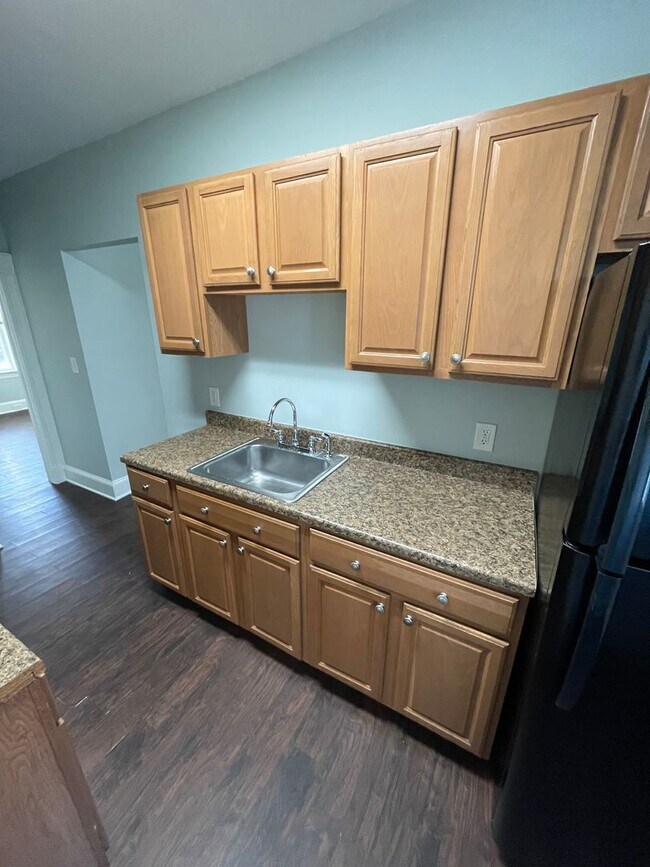 Foto del edificio - Charming 3-Bedroom Single-Family Home Near...